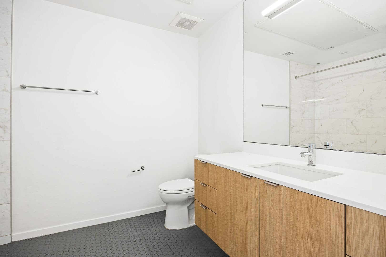 Los Angeles Apartment: 1737 N Las Palmas Ave