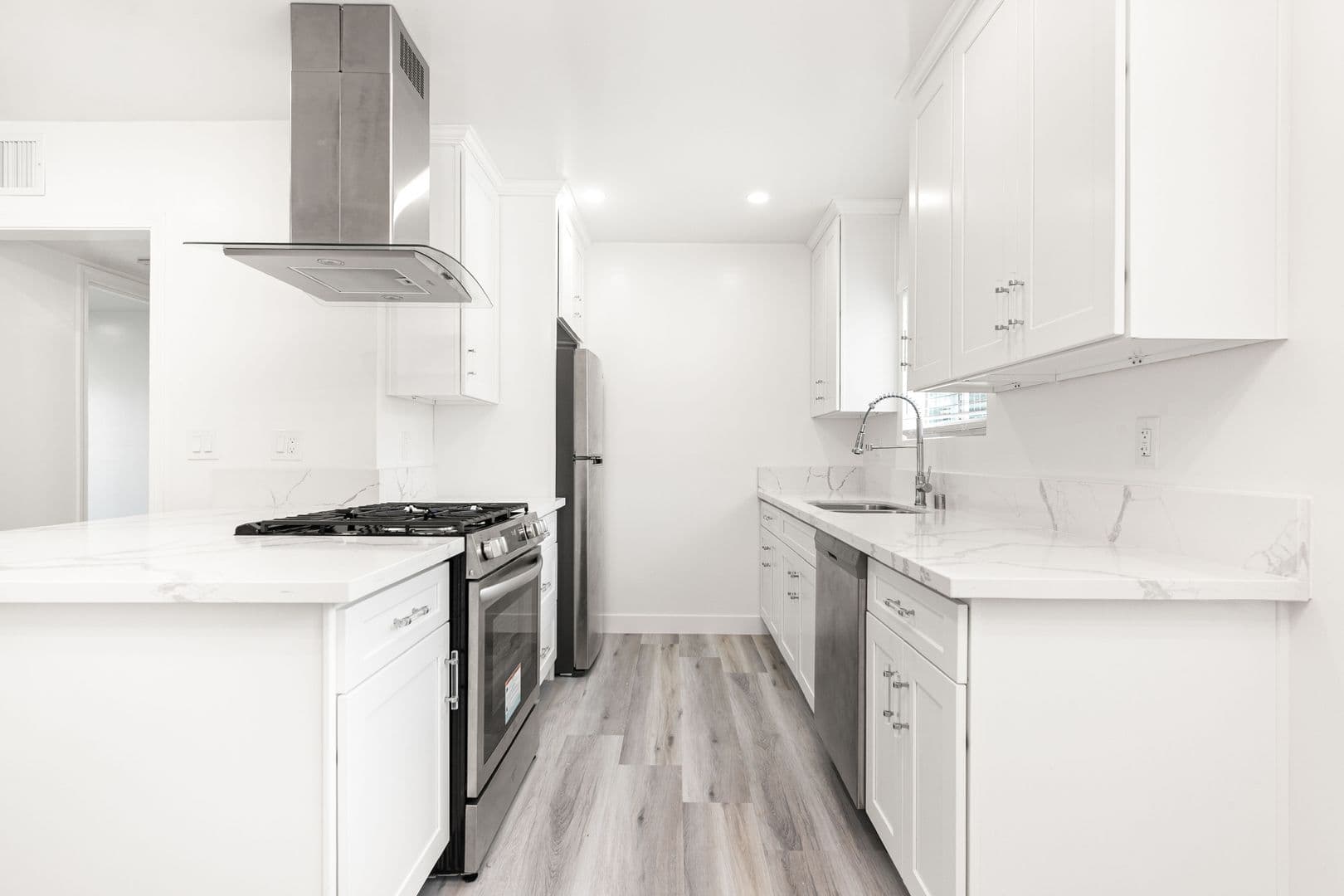 Valley Village Apartment: 12656 Burbank Blvd