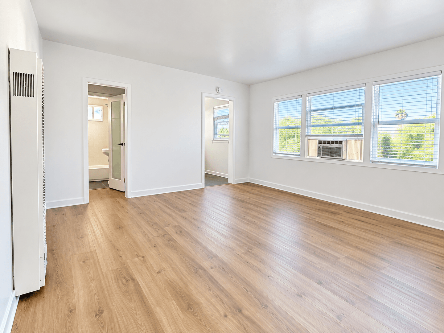 West Hollywood Apartment: 990 Palm Avenue