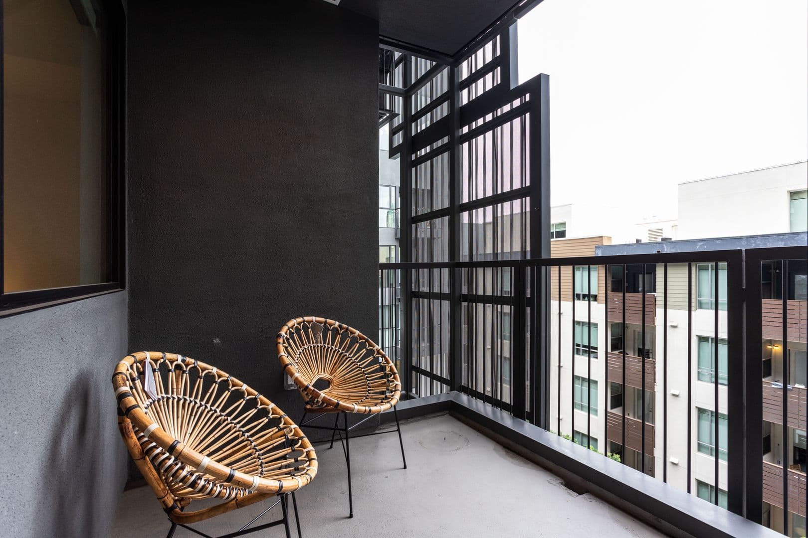 Los Angeles Apartment: 1737 N Las Palmas Ave