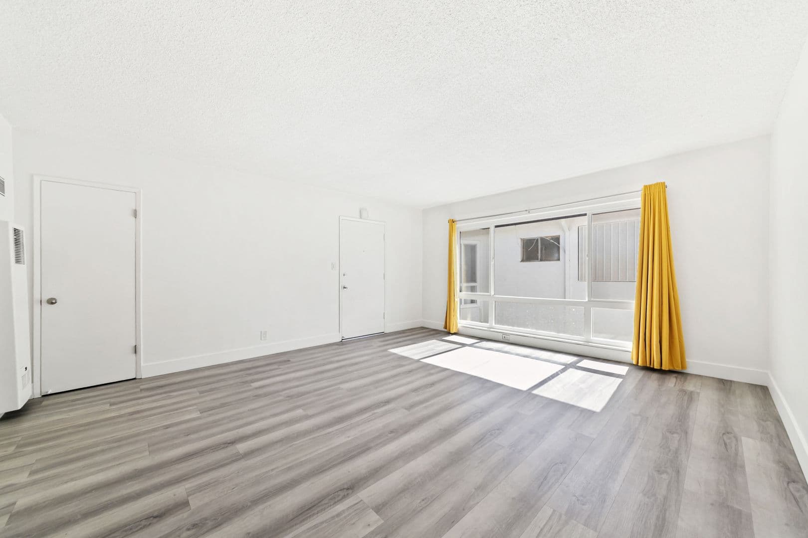 Los Angeles Apartment: 3850 Potomac Ave