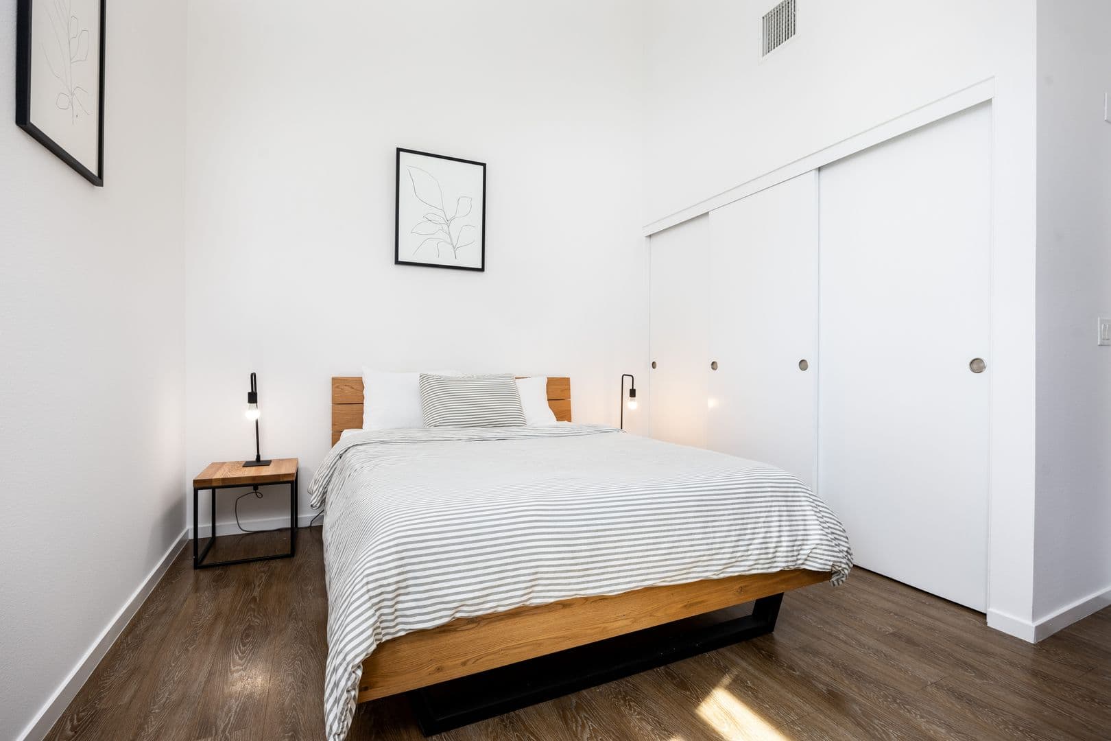Los Angeles Apartment: 1737 N Las Palmas Ave