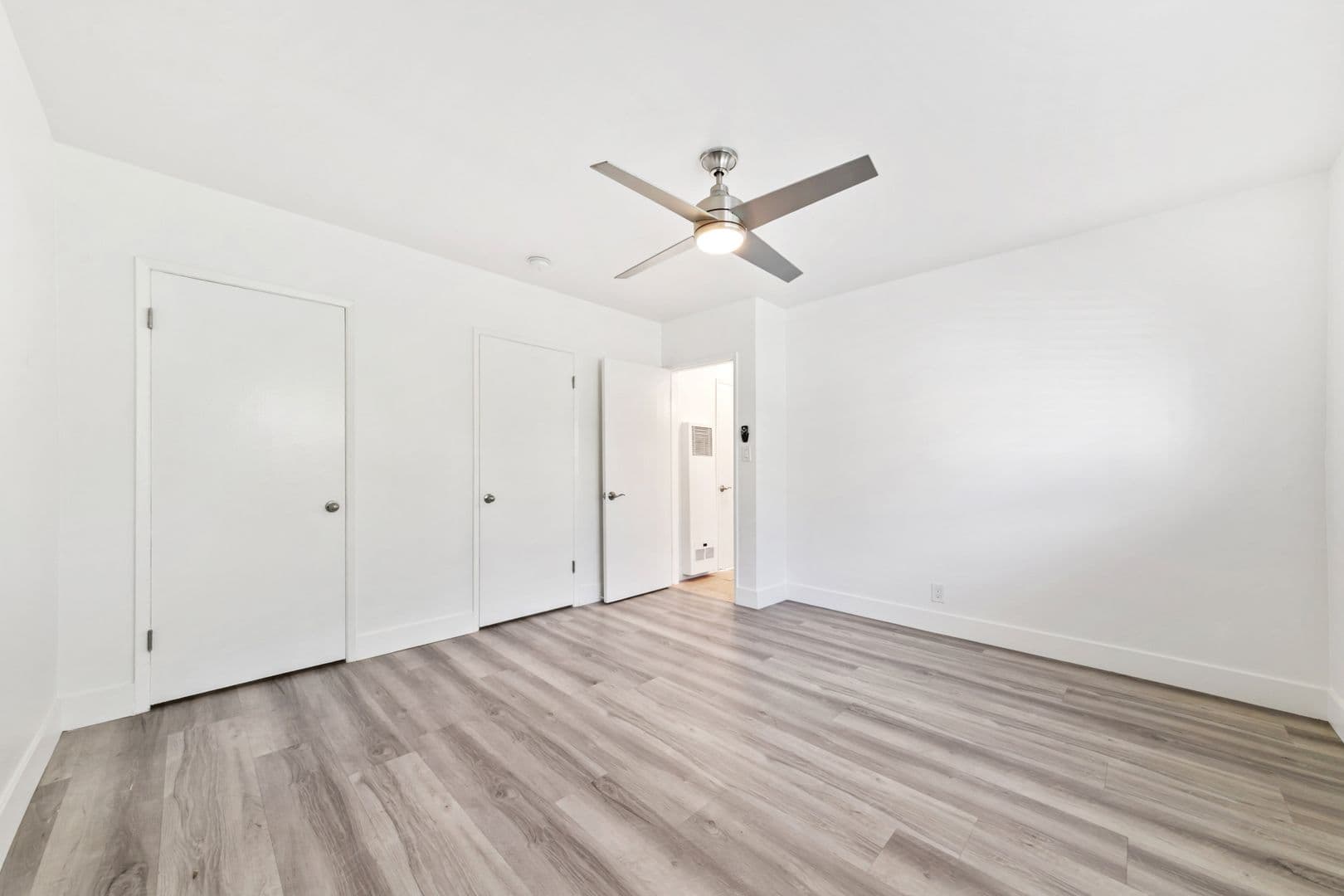 Los Angeles Apartment: 3850 Potomac Ave