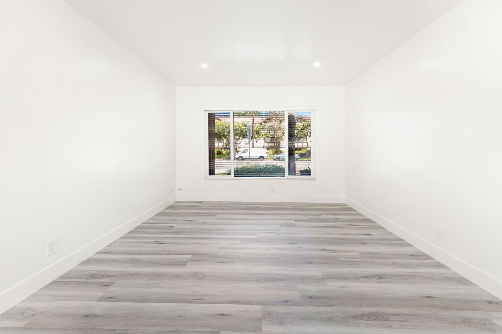 Valley Village Apartment: 12656 Burbank Blvd