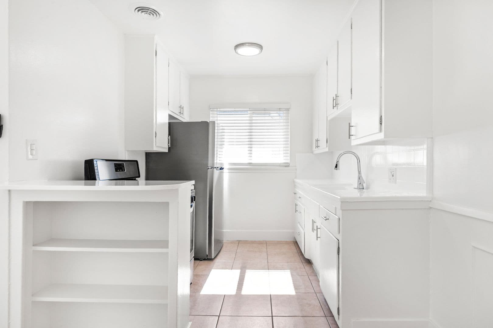 Los Angeles Apartment: 3850 Potomac Ave