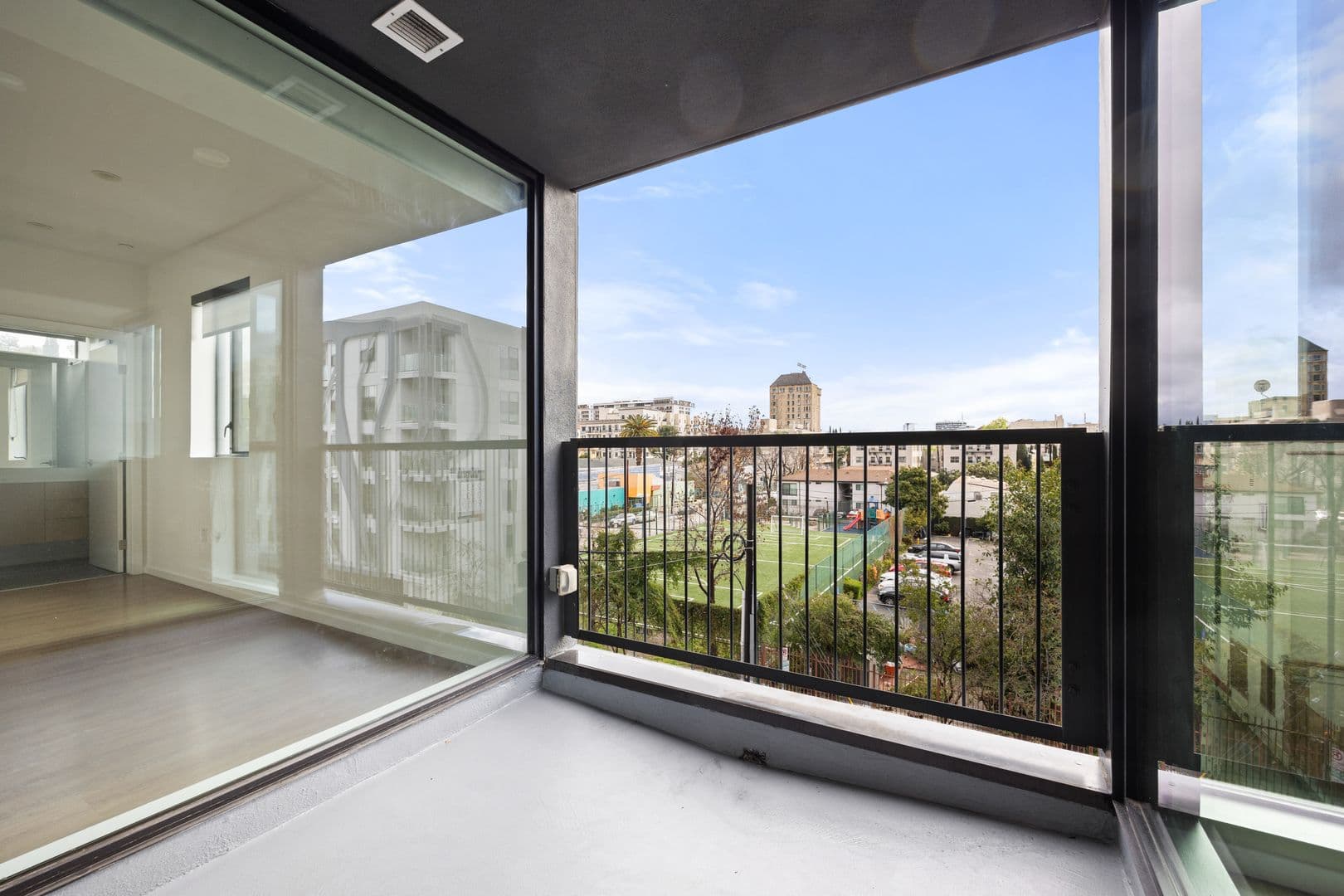 Los Angeles Apartment: 1737 N Las Palmas Ave
