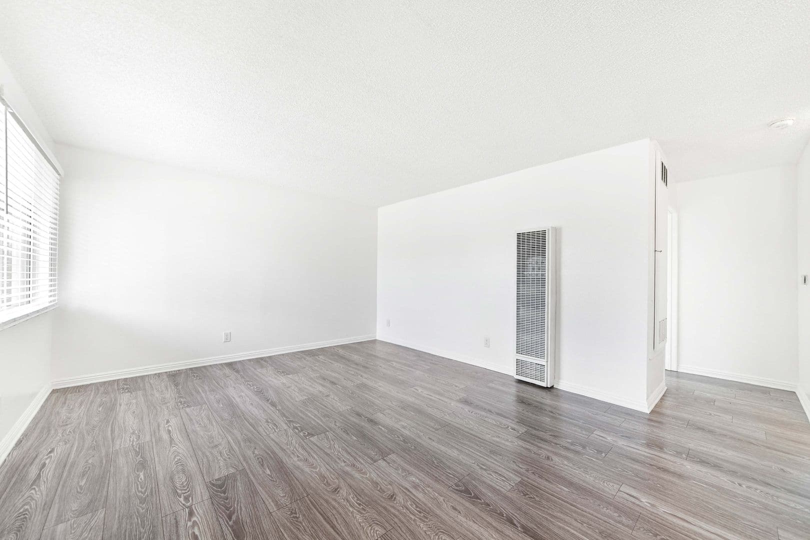 Los Angeles Apartment: 2509 Crenshaw Blvd.
