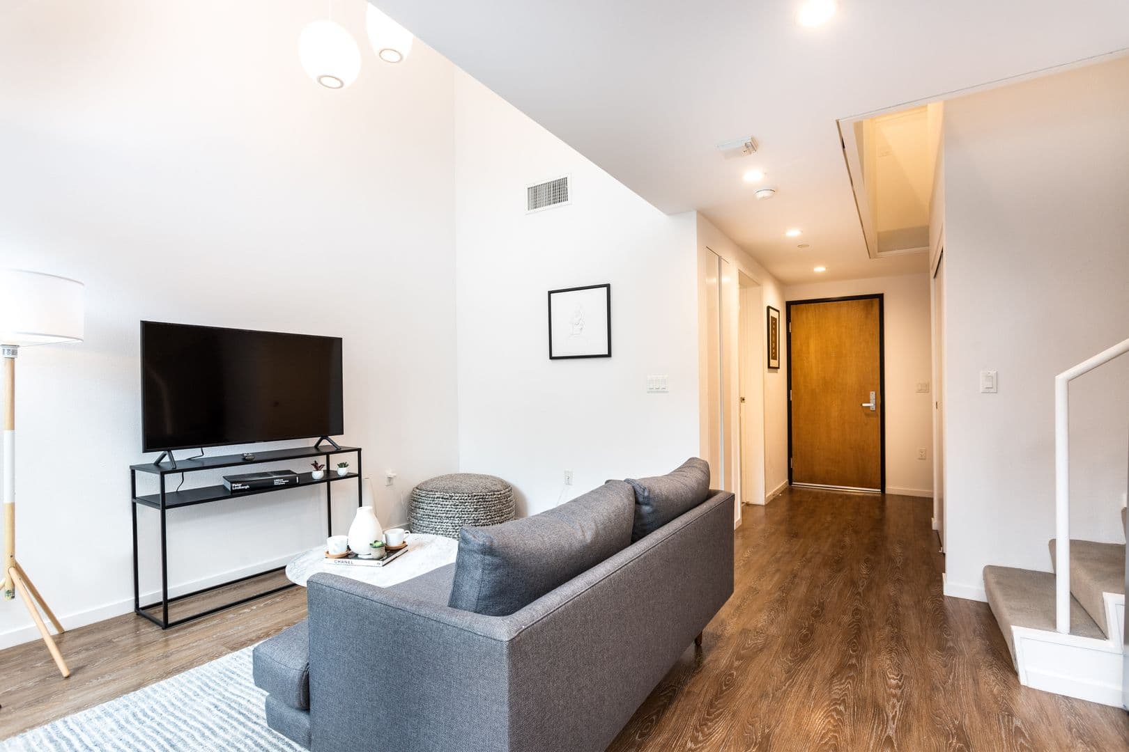 Los Angeles Apartment: 1737 N Las Palmas Ave