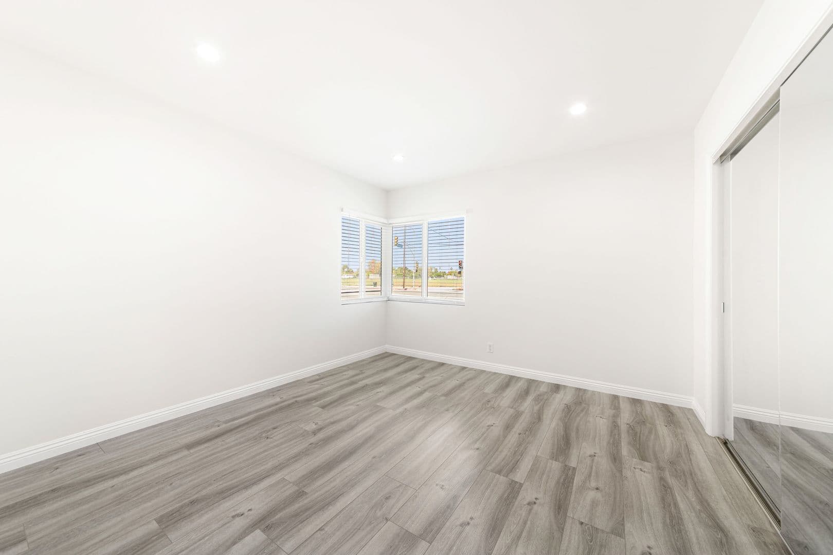 Valley Village Apartment: 12656 Burbank Blvd
