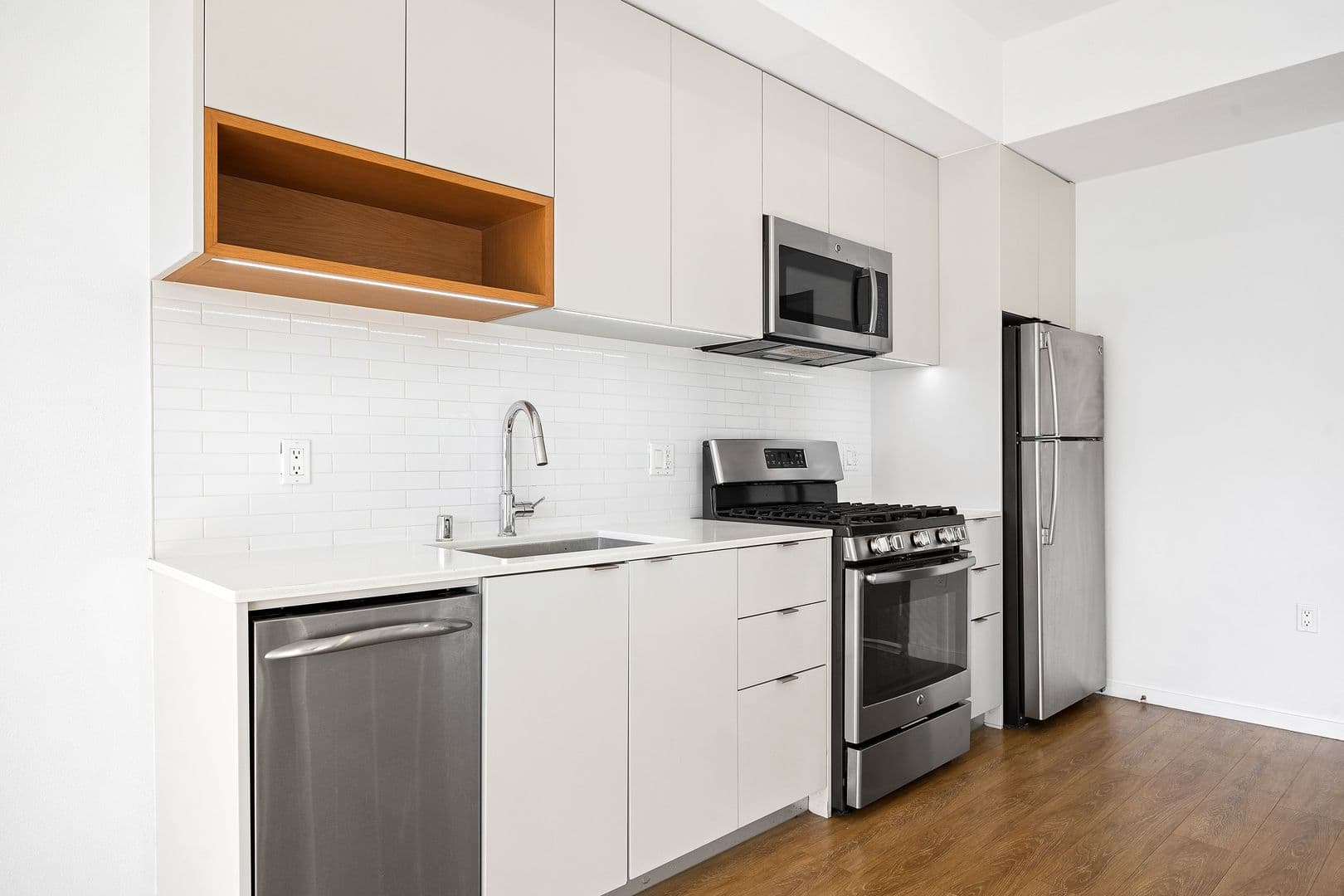 Los Angeles Apartment: 1737 N Las Palmas Ave