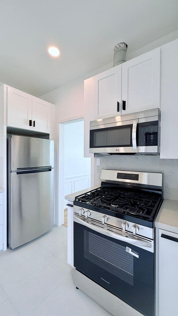 Beverly Hills Apartment: 9312 West Olympic Blvd.