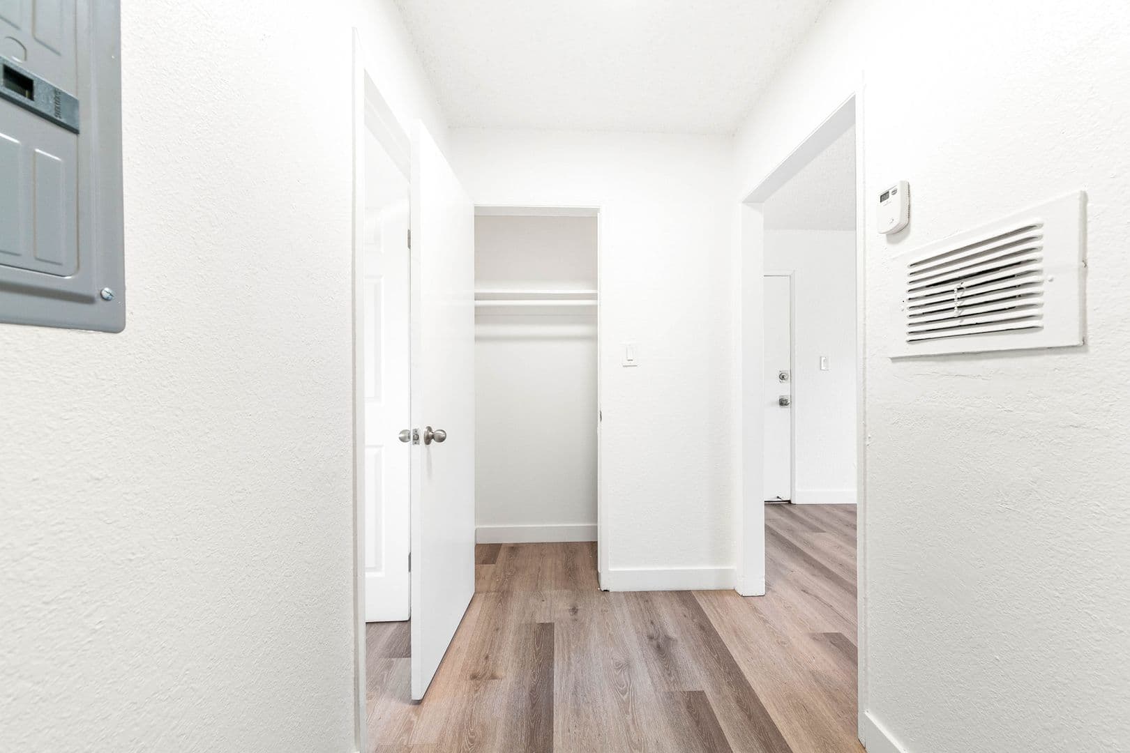 Los Angeles Apartment: 637 W. 79th