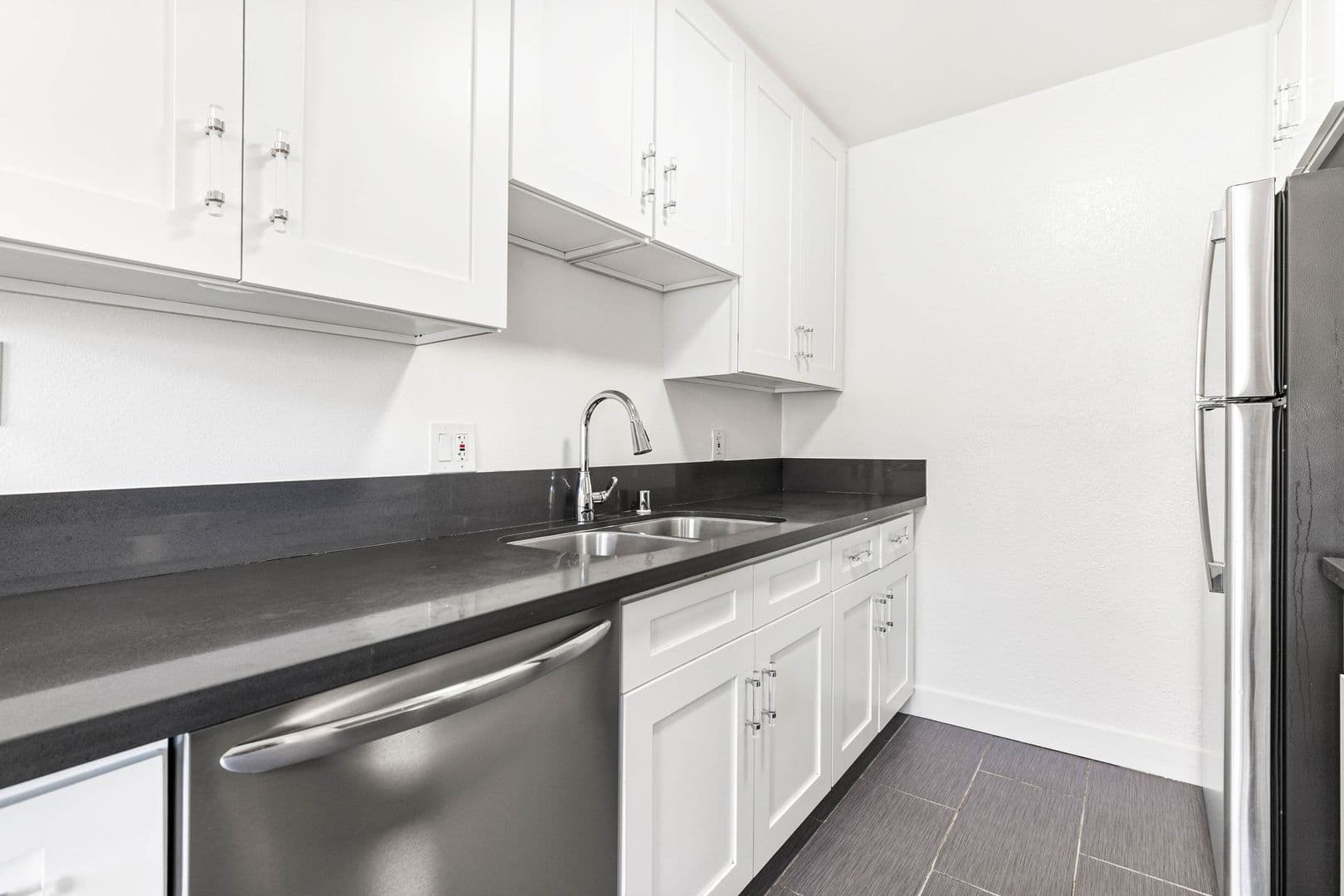 Los Angeles Apartment: 637 W. 79th