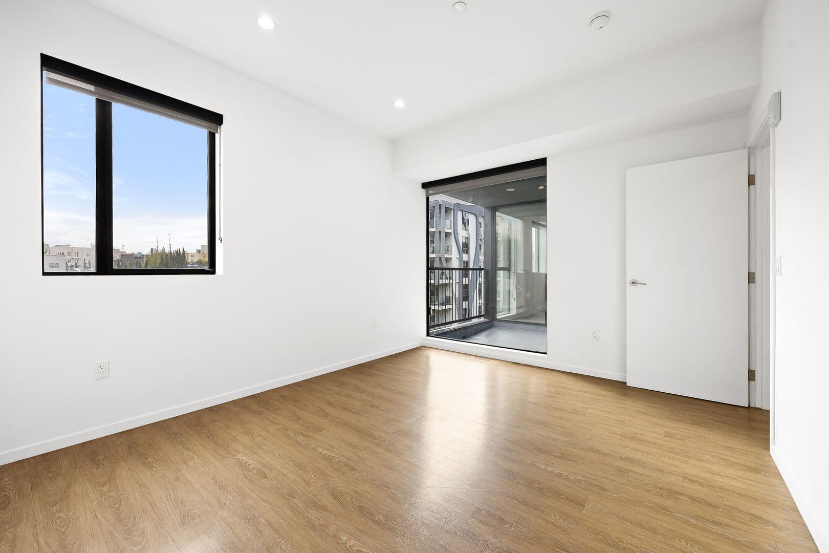 Los Angeles Apartment: 1737 N Las Palmas Ave