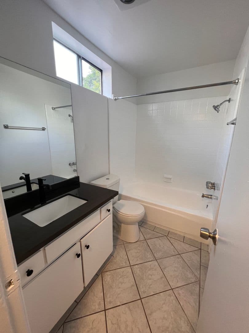 West Hollywood Apartment: 954 Palm Ave.