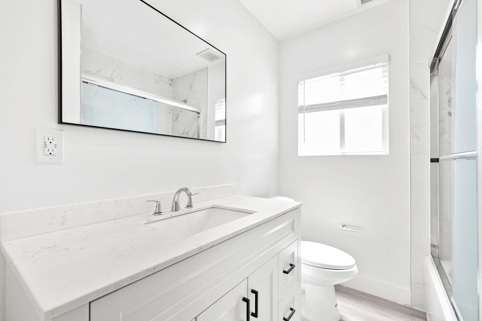 Valley Village Apartment: 12656 Burbank Blvd