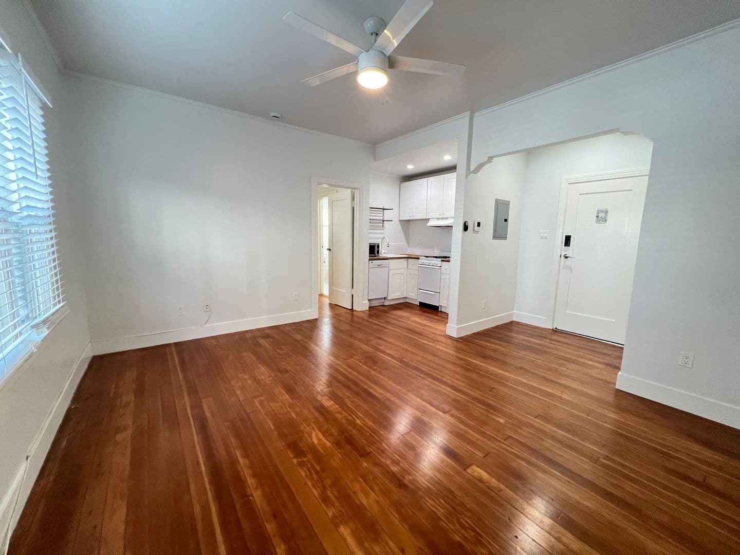 Los Angeles Apartment: 2050 Dracena Drive