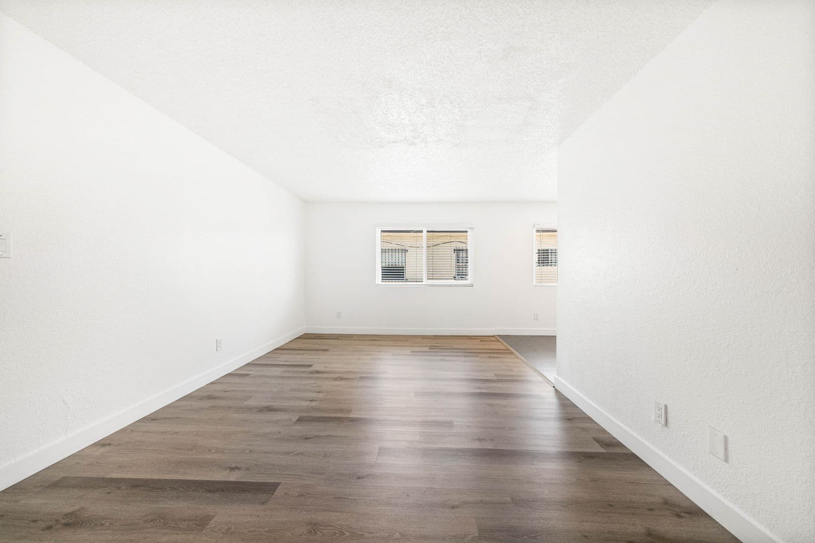 Los Angeles Apartment: 637 W. 79th