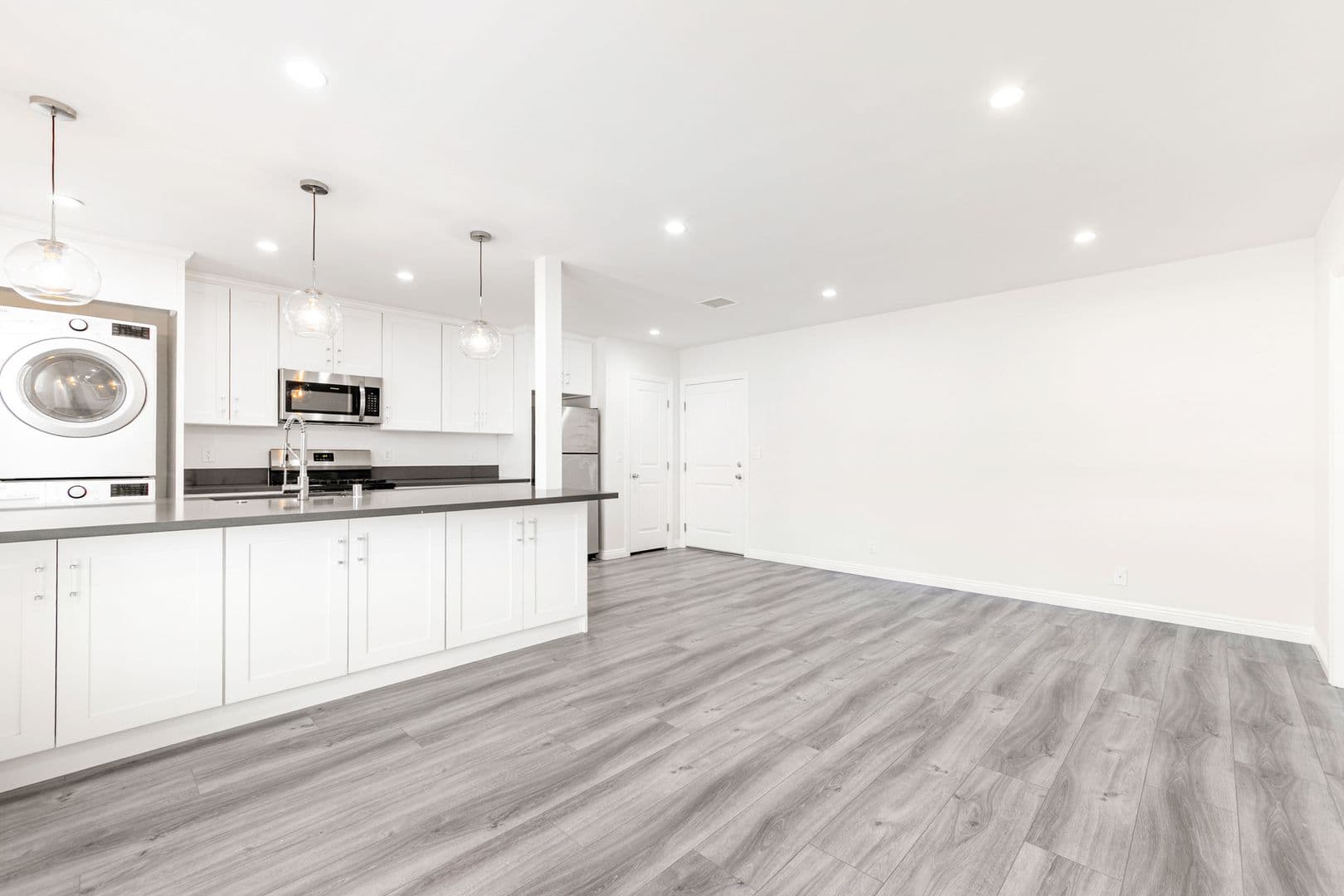 Valley Village Apartment: 12656 Burbank Blvd