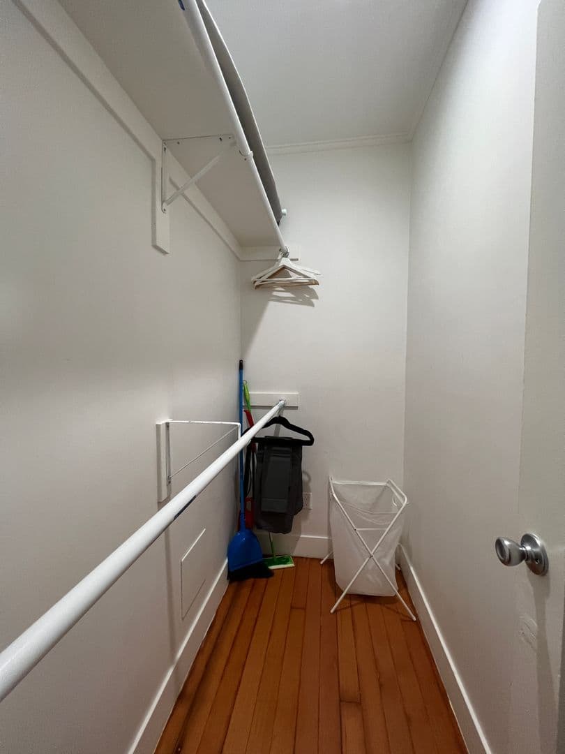 Los Angeles Apartment: 2050 Dracena Drive
