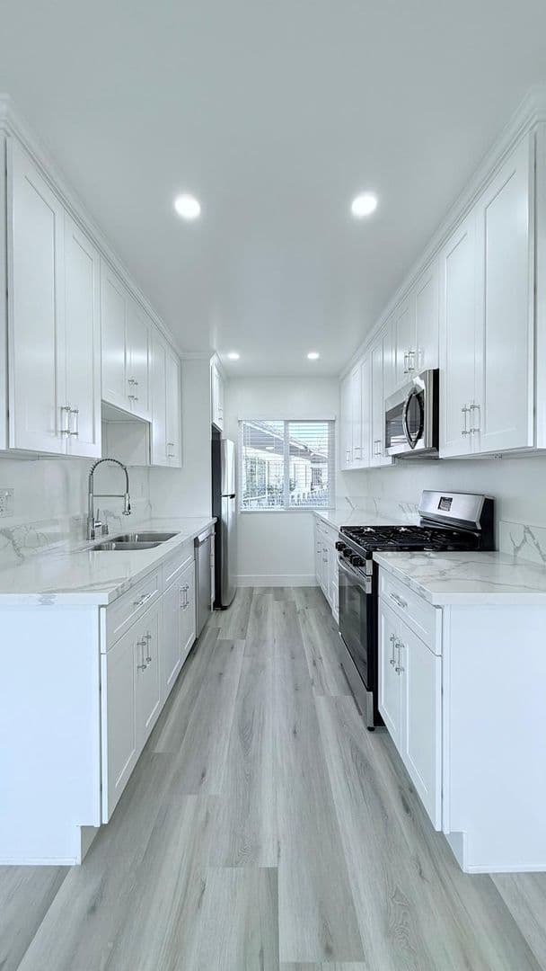 Los Angeles Apartment: 3919 Ursula Ave.