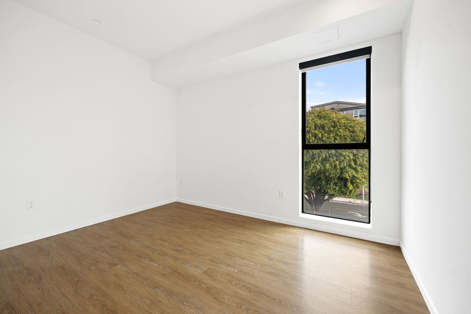 Los Angeles Apartment: 1737 N Las Palmas Ave