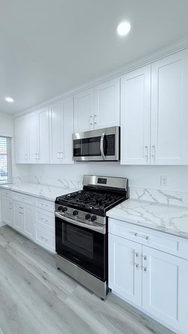 Los Angeles Apartment: 3919 Ursula Ave.