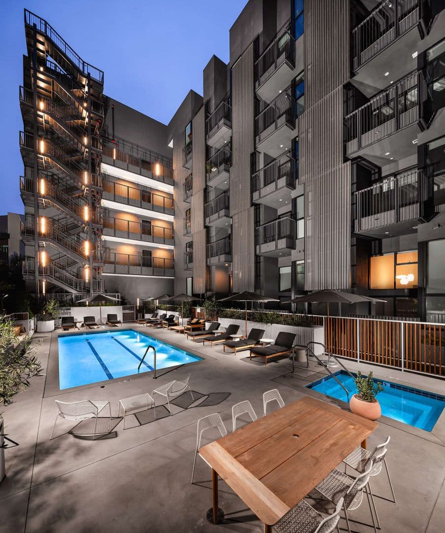Los Angeles Apartment: 1737 N Las Palmas Ave
