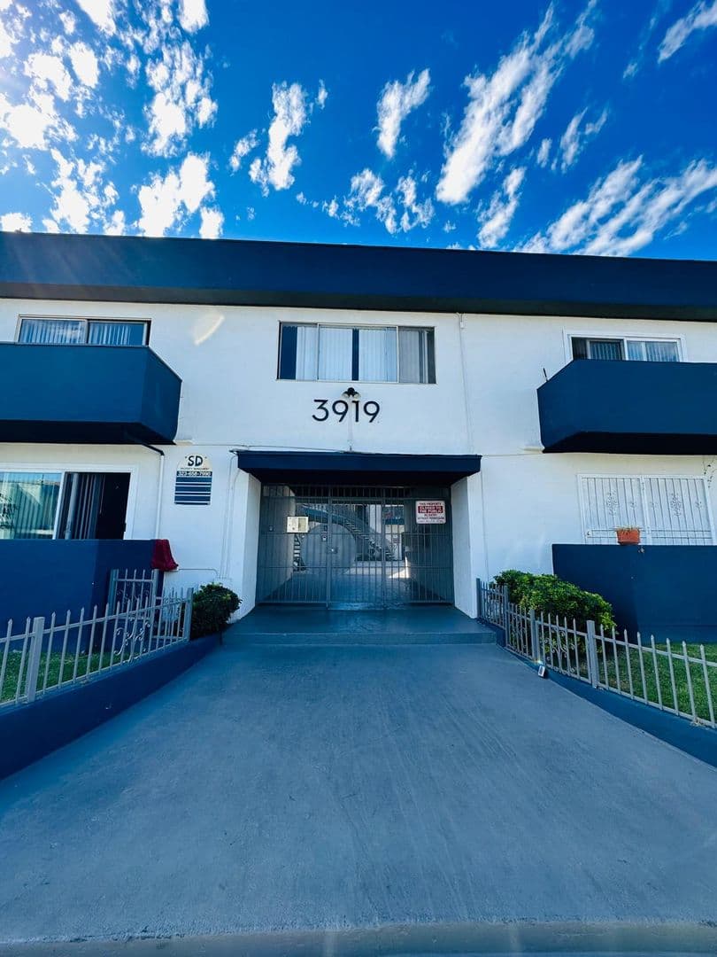 Los Angeles Apartment: 3919 Ursula Ave.