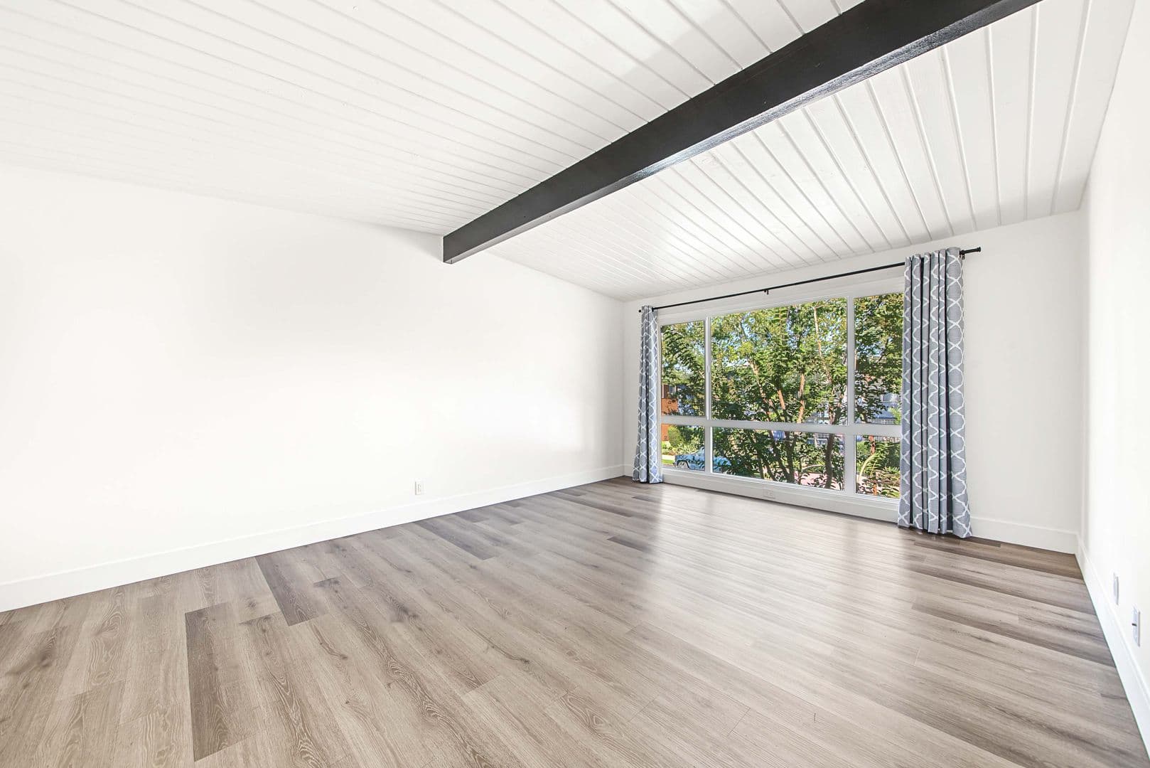 Los Angeles Apartment: 4004 Palmwood Drive