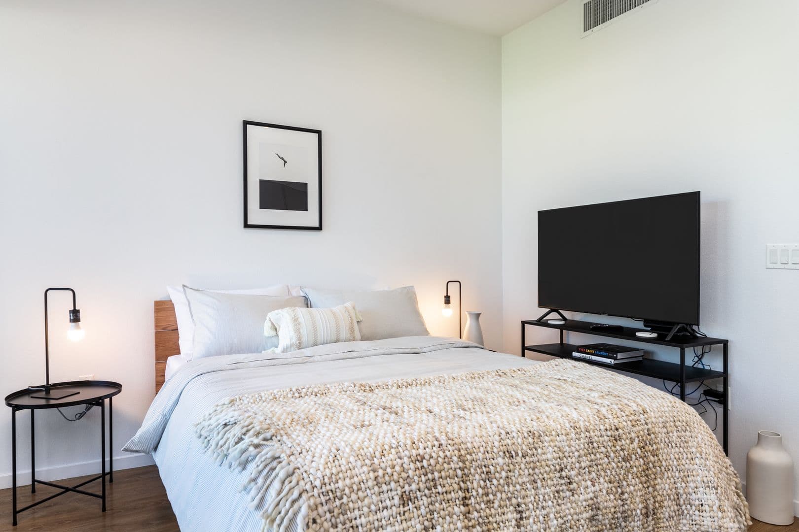 Los Angeles Apartment: 1737 N Las Palmas Ave