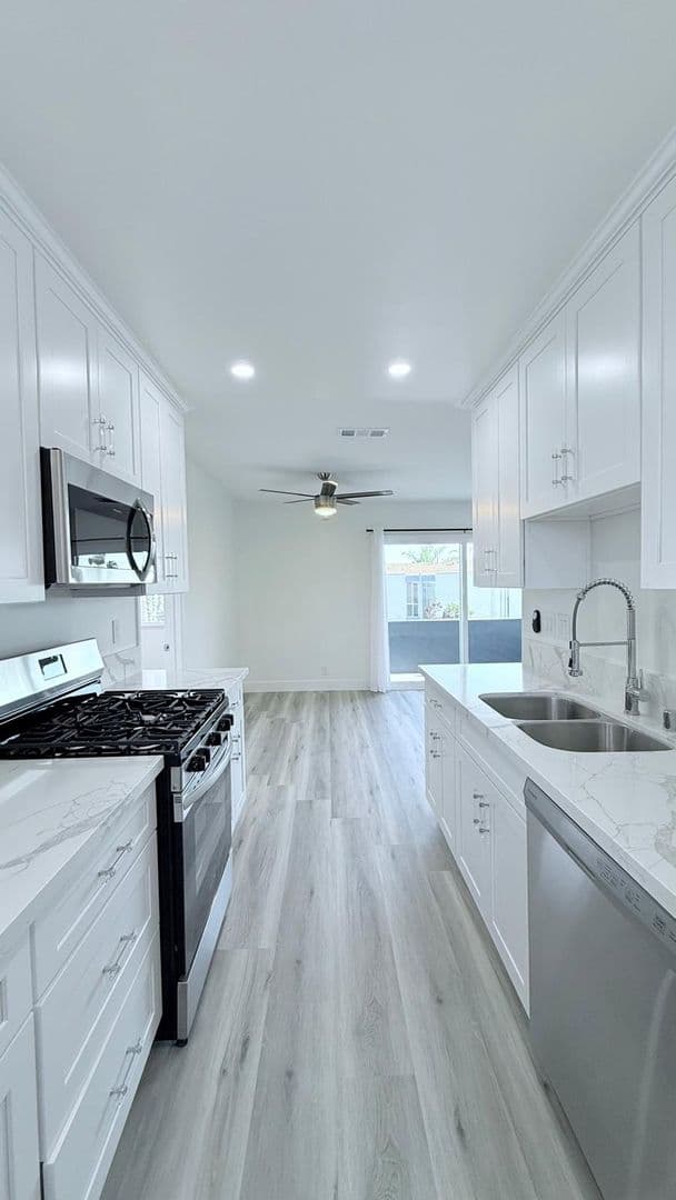 Los Angeles Apartment: 3919 Ursula Ave.