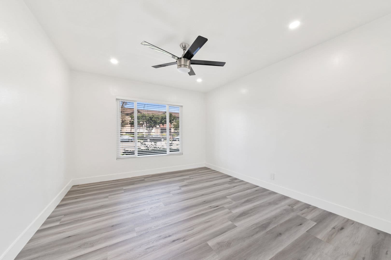Valley Village Apartment: 12656 Burbank Blvd