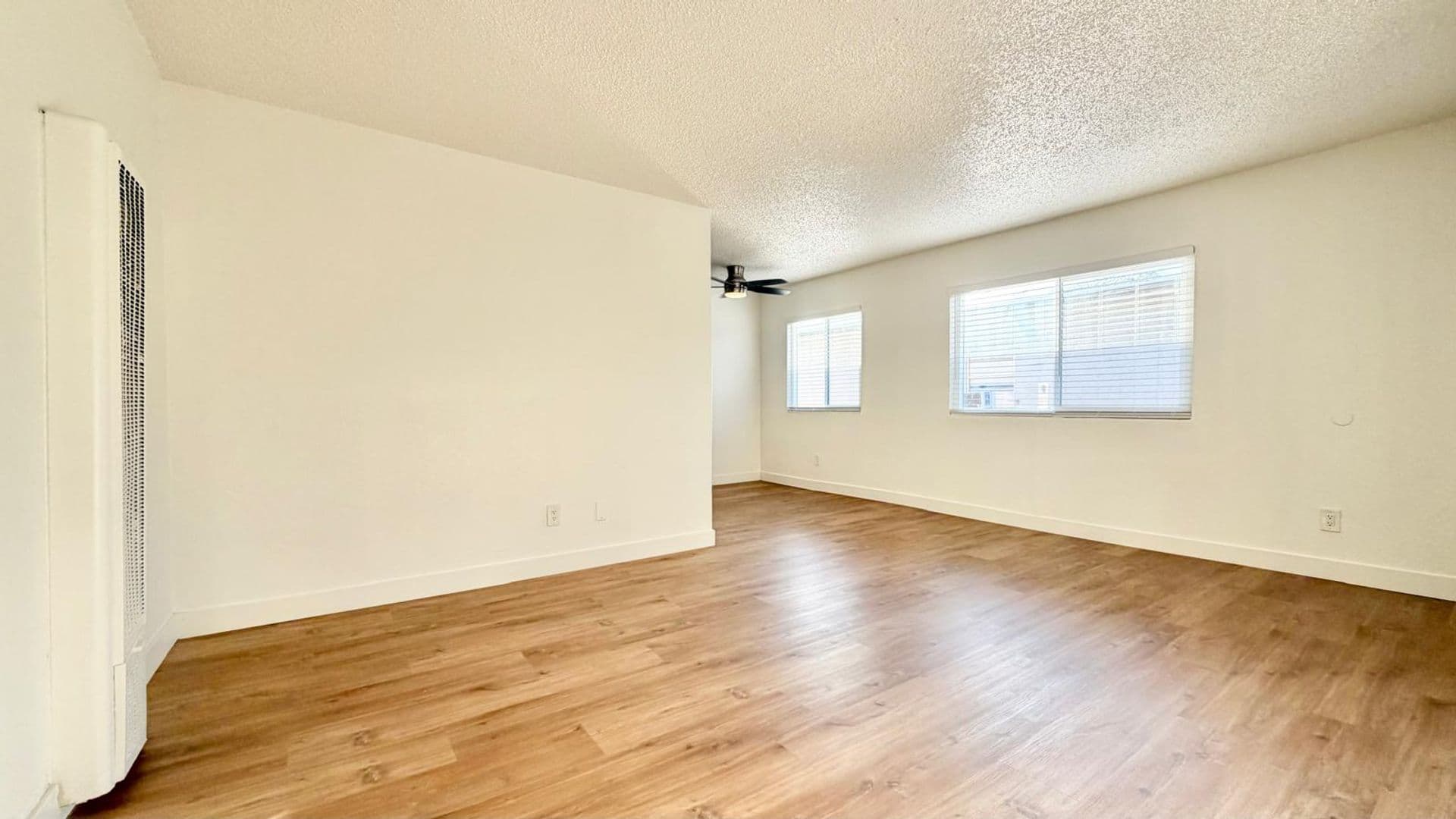 Los Angeles Apartment: 637 W. 79th