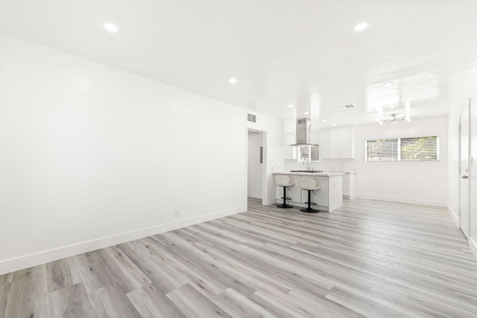 Valley Village Apartment: 12656 Burbank Blvd