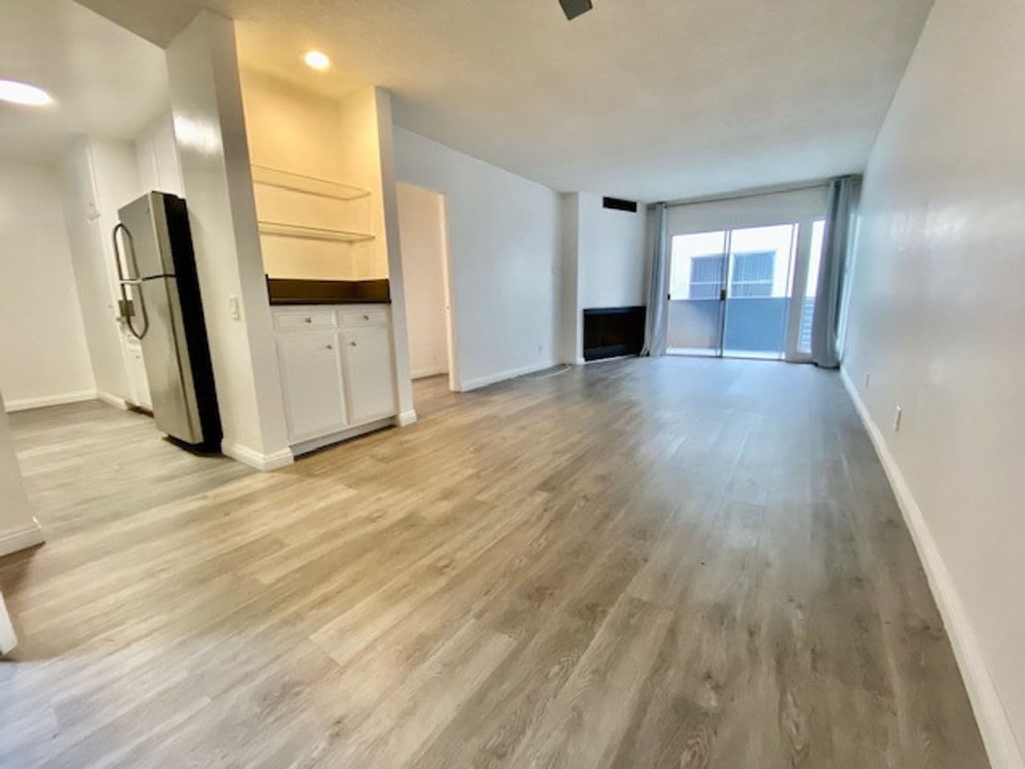 Santa Monica Apartment: 938 4th St.