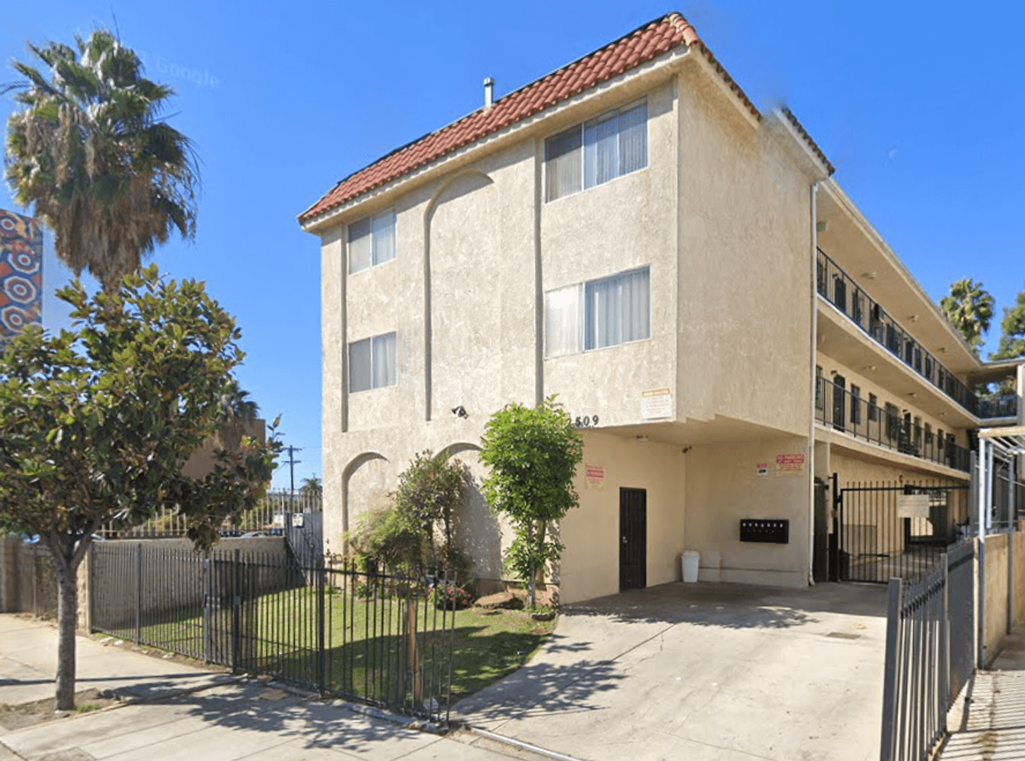 Los Angeles Apartment: 2509 Crenshaw Blvd.
