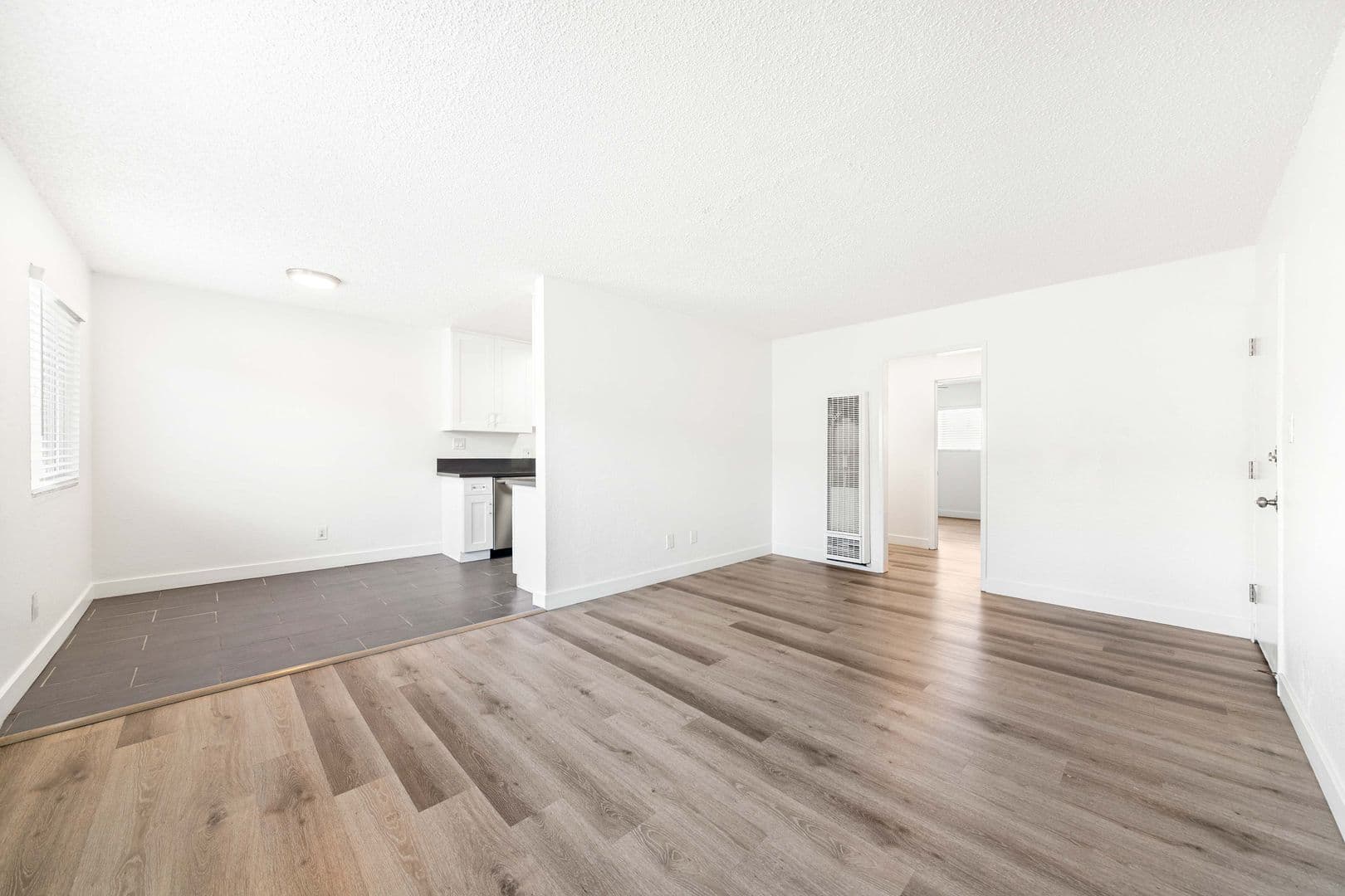 Los Angeles Apartment: 637 W. 79th