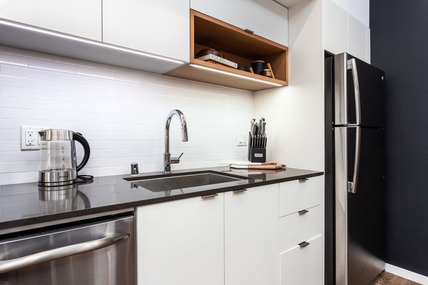 Los Angeles Apartment: 1737 N Las Palmas Ave