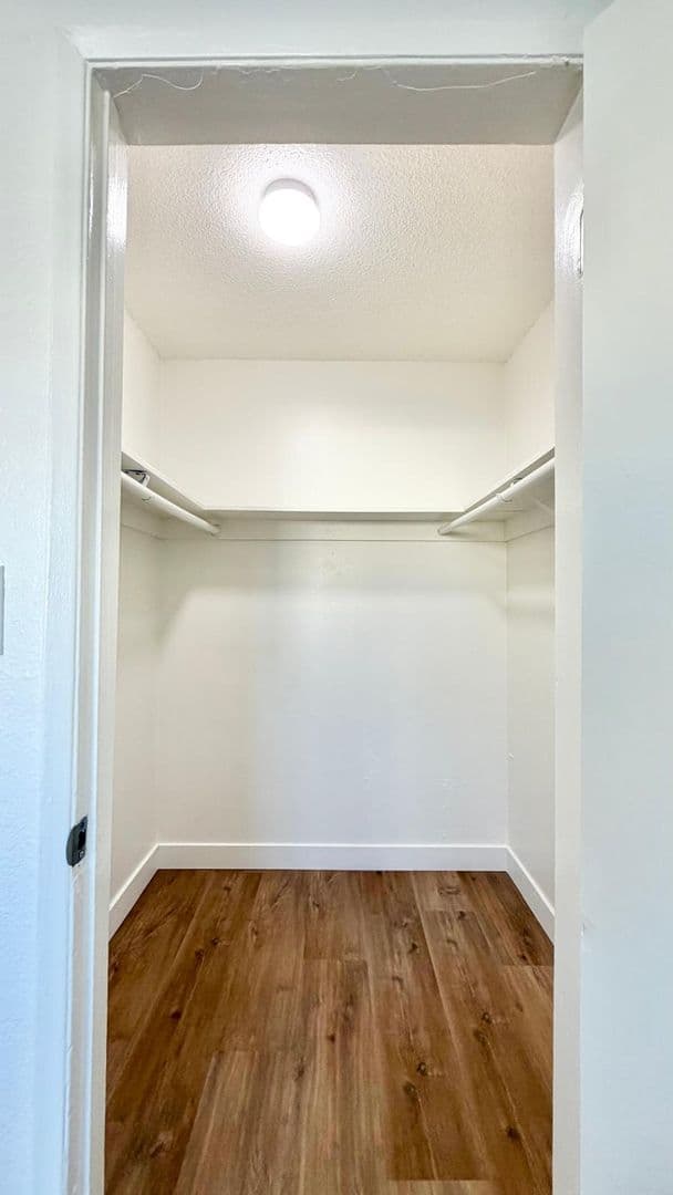 Los Angeles Apartment: 637 W. 79th
