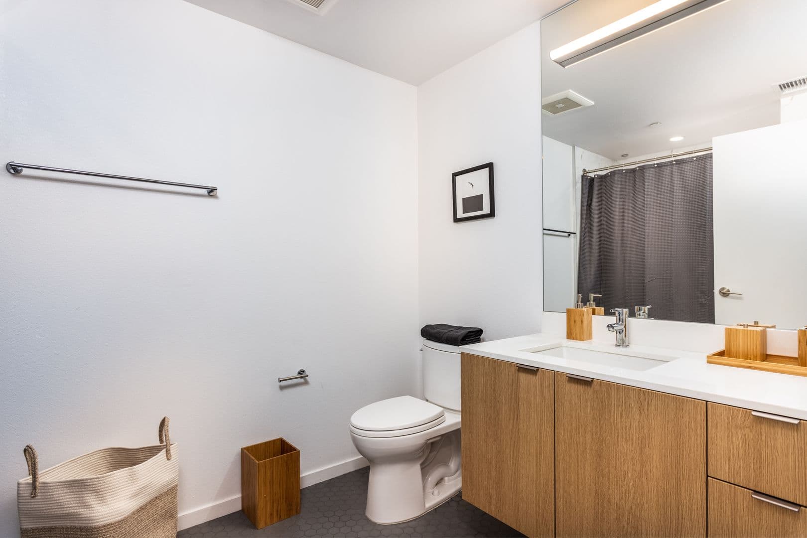 Los Angeles Apartment: 1737 N Las Palmas Ave