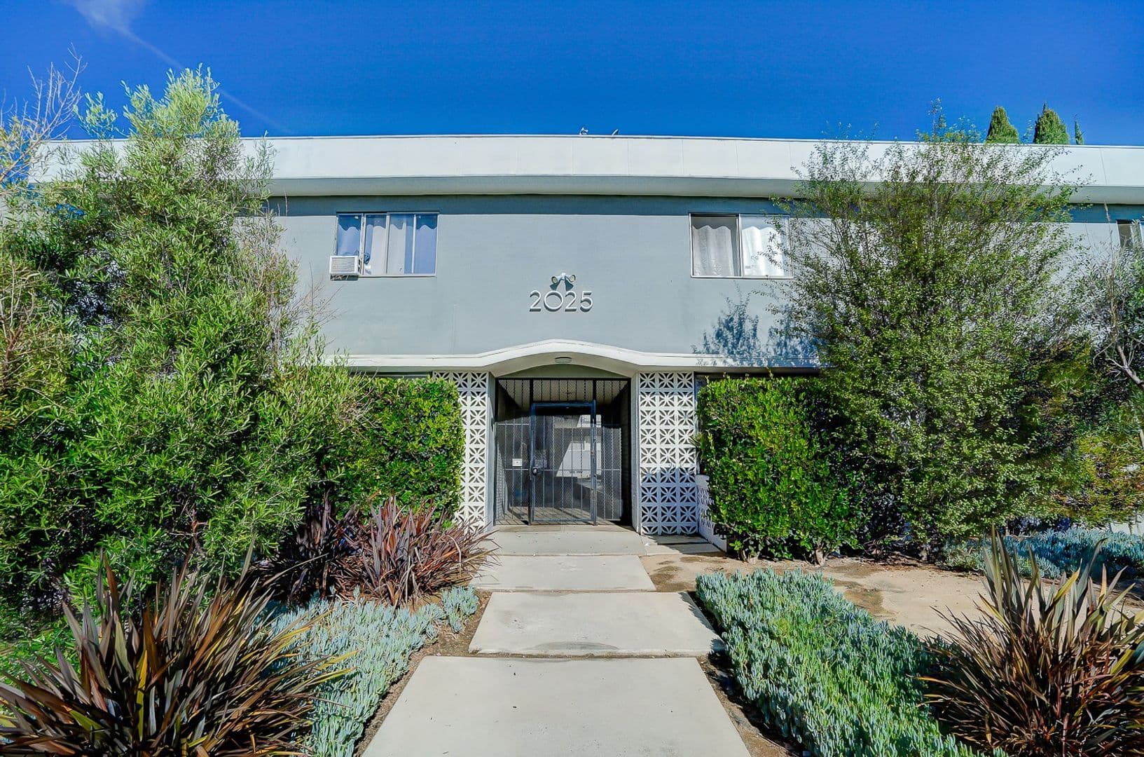 Los Angeles Apartment: 2025 S. Bedford Street