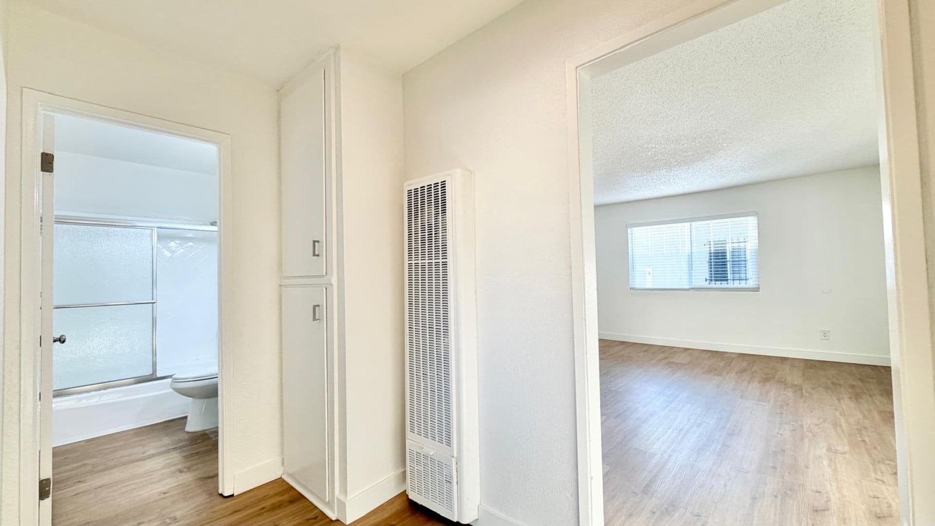 Los Angeles Apartment: 637 W. 79th
