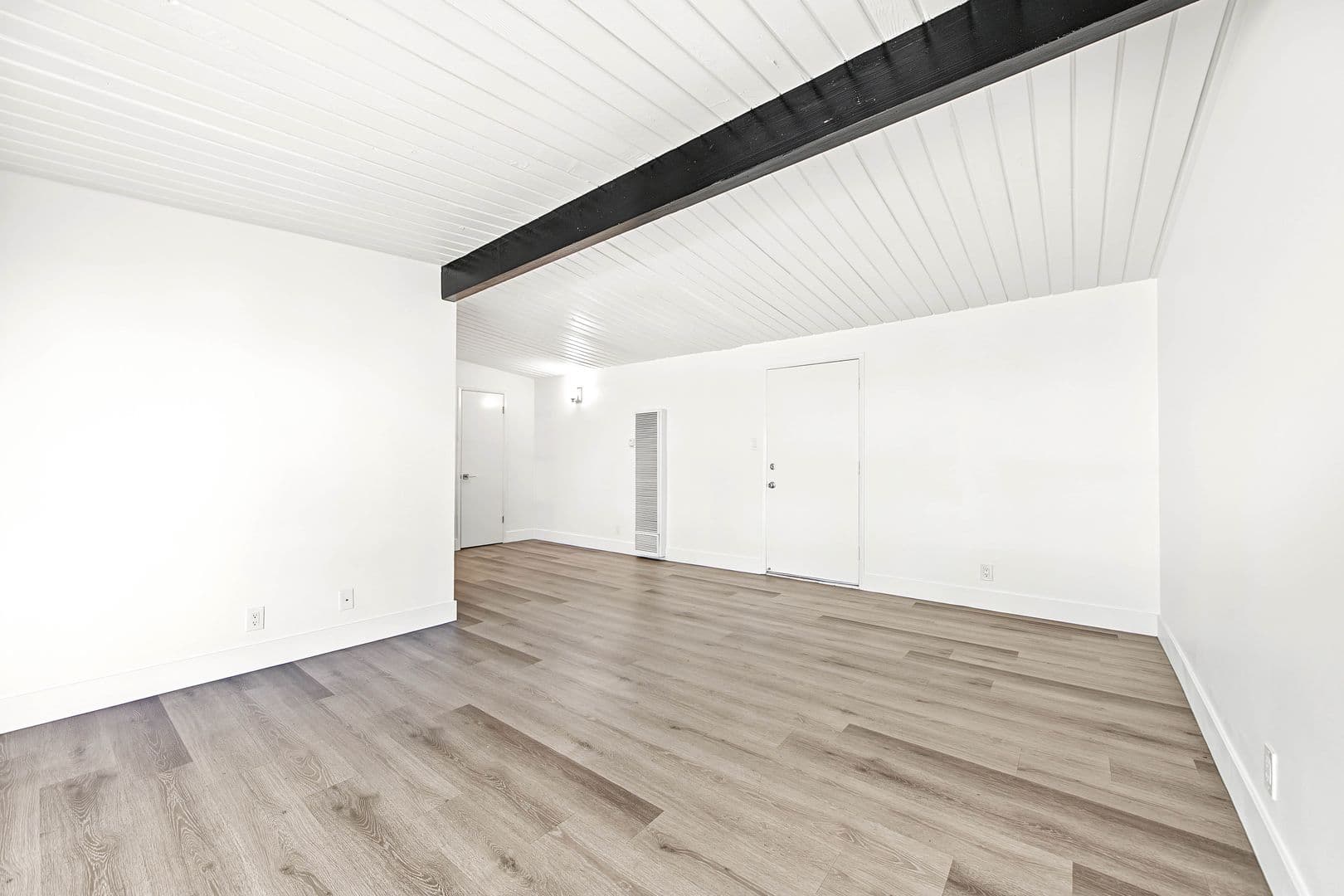 Los Angeles Apartment: 4004 Palmwood Drive