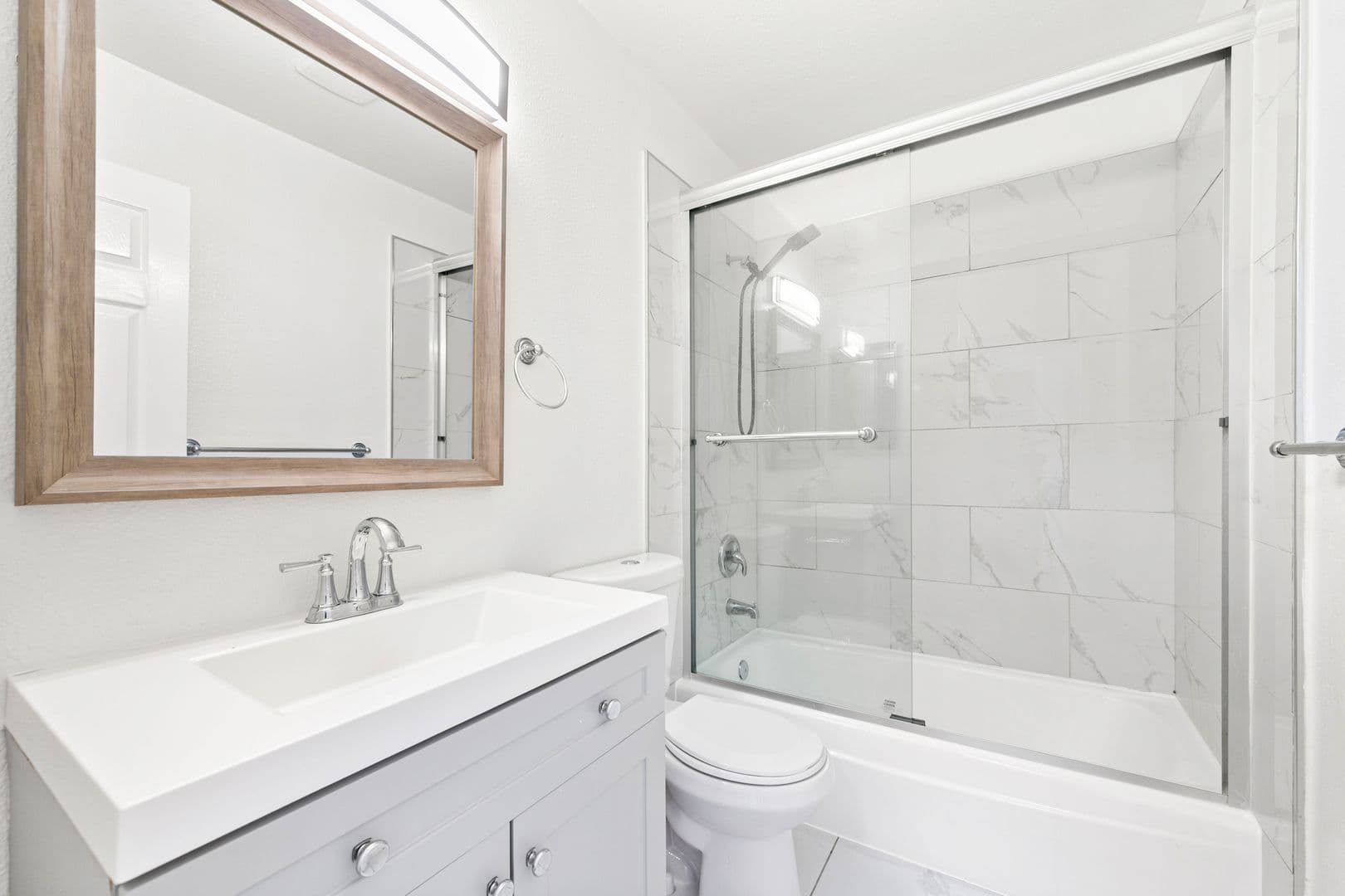 Los Angeles Apartment: 637 W. 79th