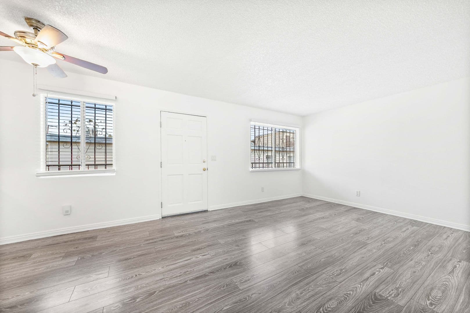 Los Angeles Apartment: 2509 Crenshaw Blvd.