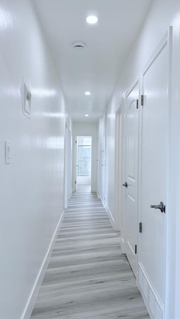Los Angeles Apartment: 3919 Ursula Ave.