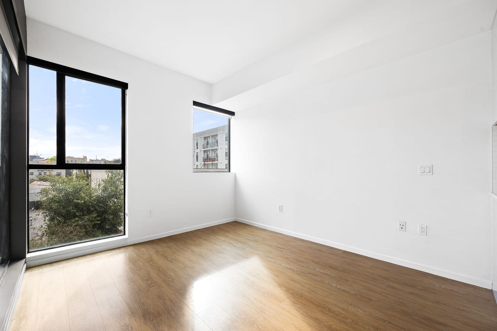 Los Angeles Apartment: 1737 N Las Palmas Ave