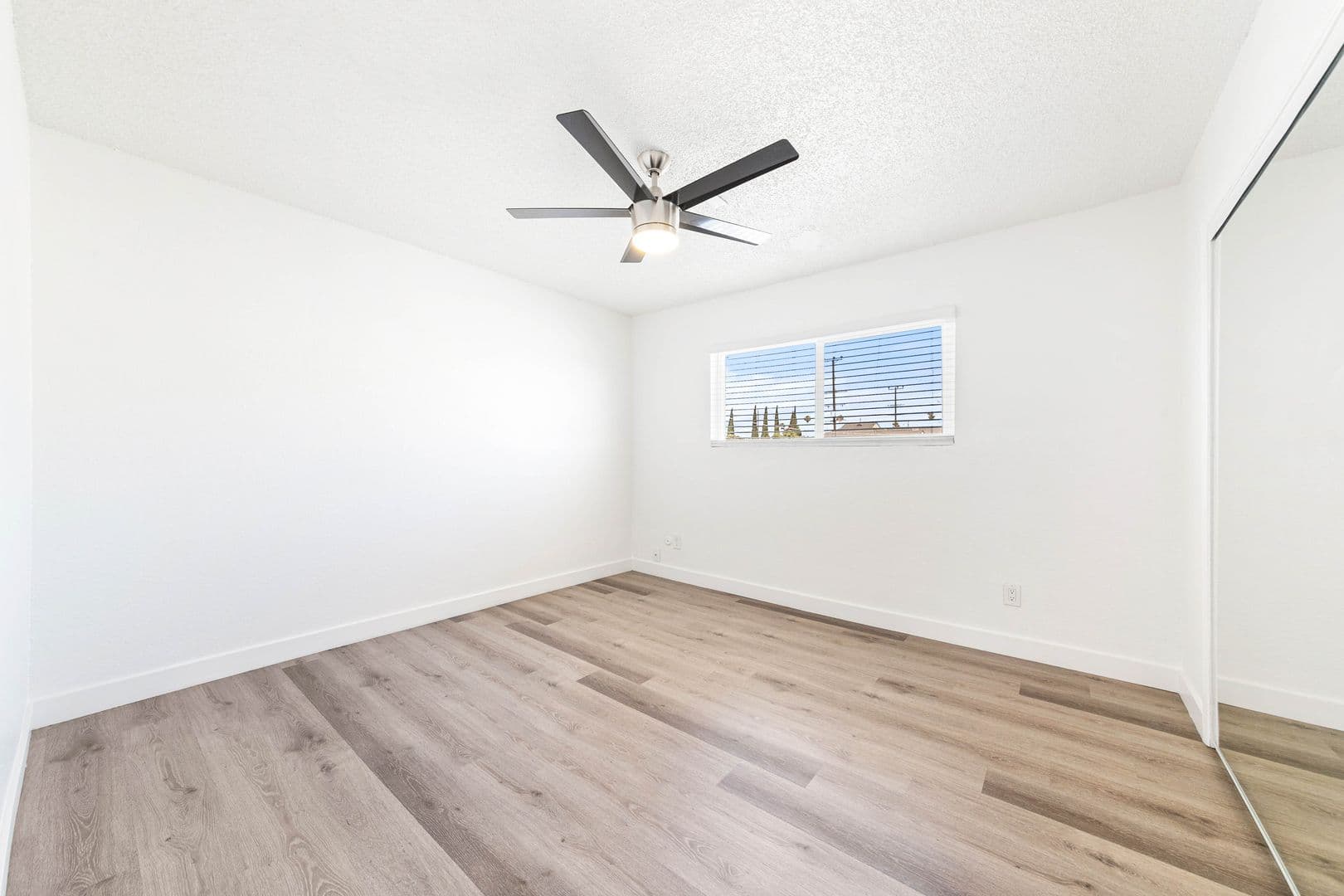 Los Angeles Apartment: 637 W. 79th