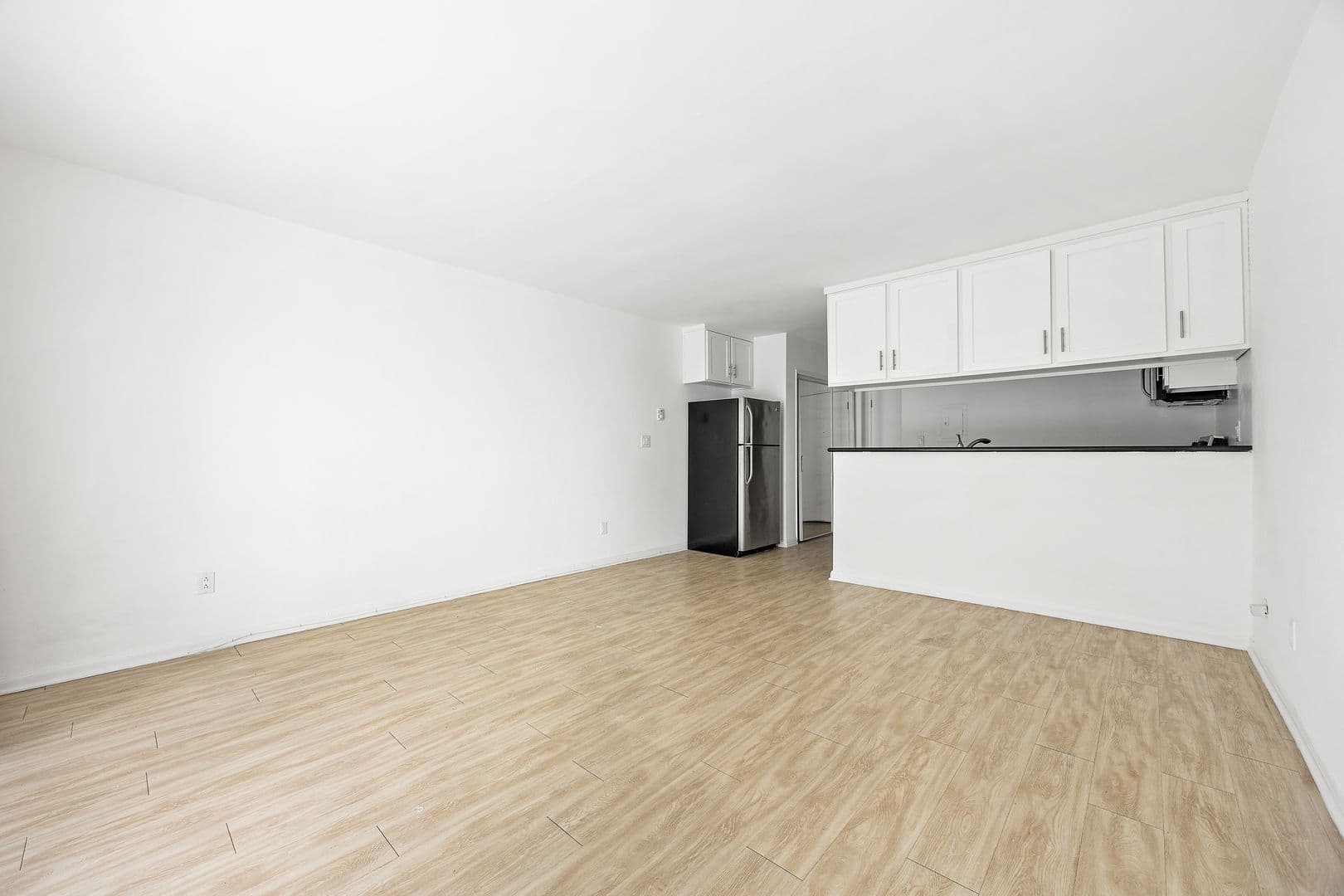 Los Angeles Apartment: 7513 Fountain Ave